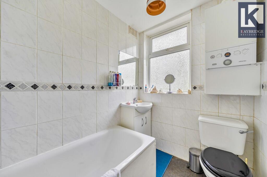 Stoneleigh Avenue, KT4