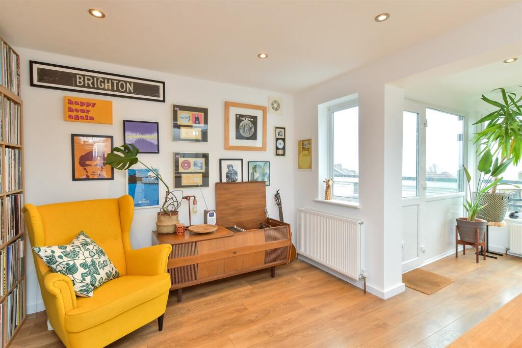 Kitchen/ Dining Room