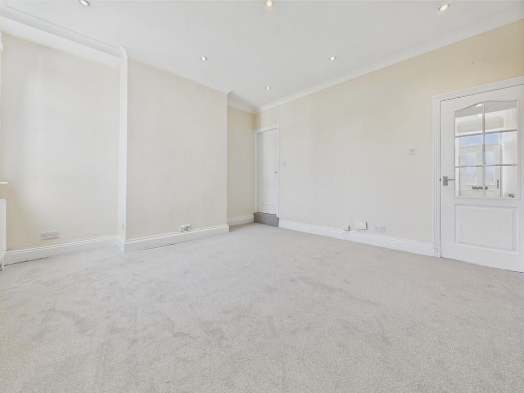 CAM04273G0-PR0126...