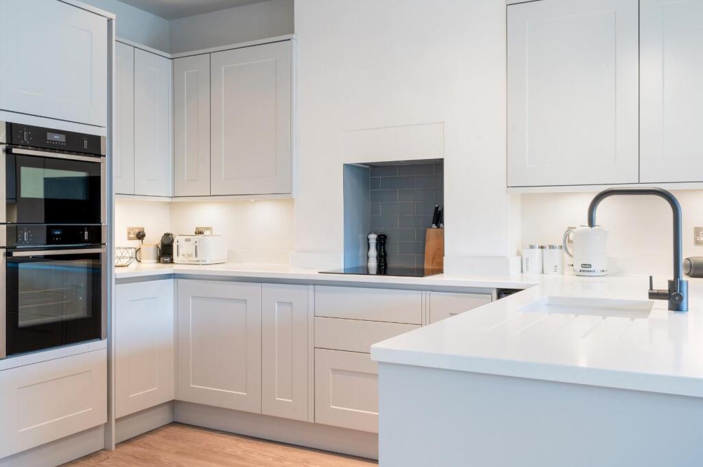 STONELEIGH AVENUE,  (8).jpg