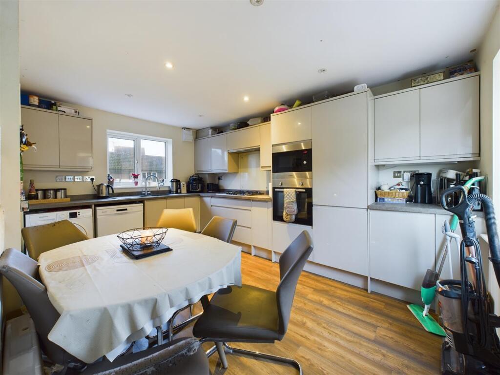 CAM03975G0-PR0068-STILL010.jpg
