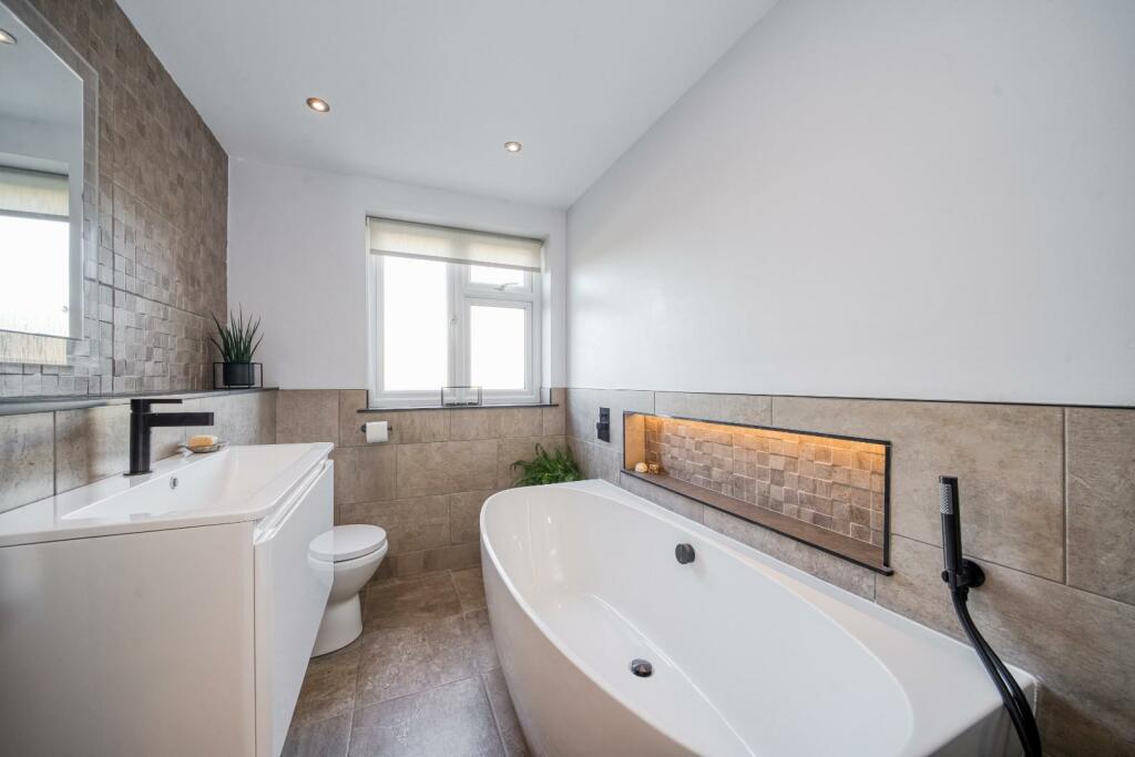 34 Cleeve drive - Mark Templer X PhotoCB 43.jpg