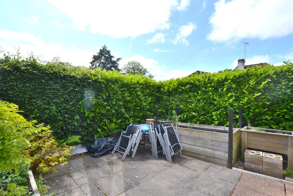 Patio seating Area.JPG