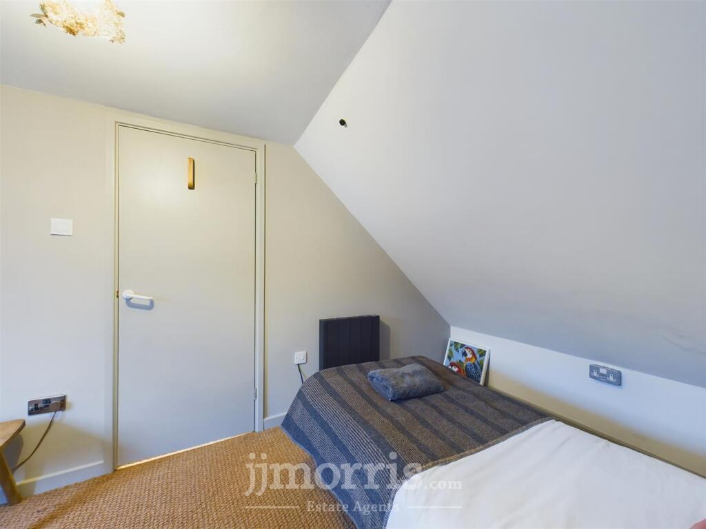 CAM03686G0-PR0177-STILL014.jpg