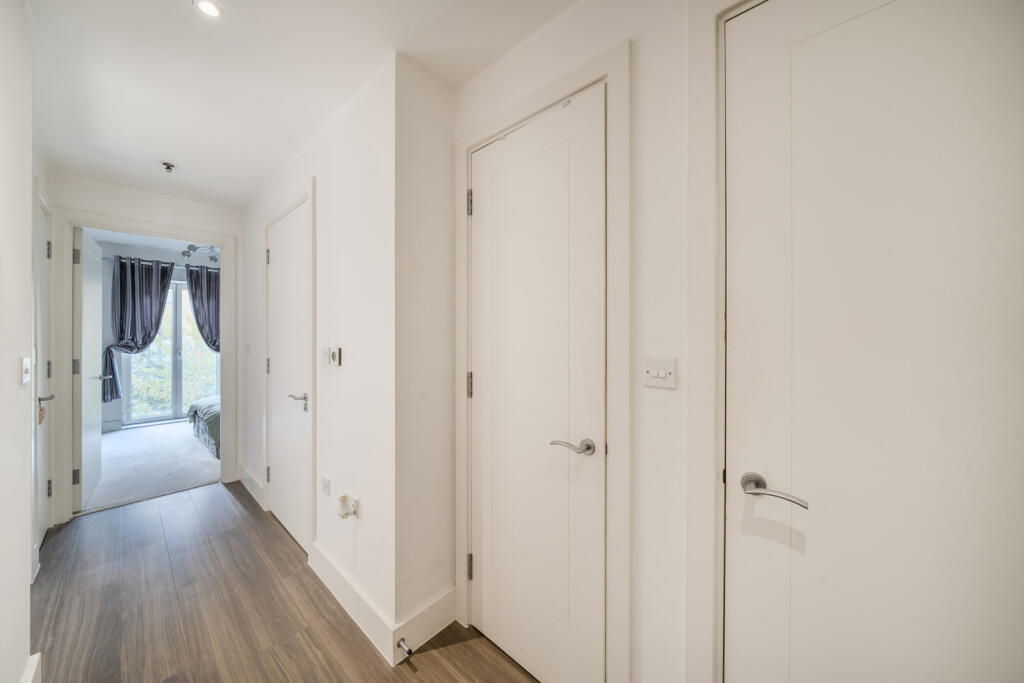 1358941-5-68d40f5...