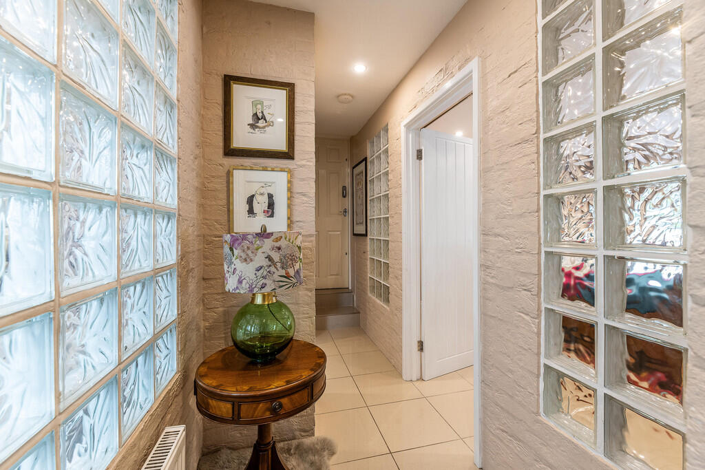 24 Hall to beds 3...