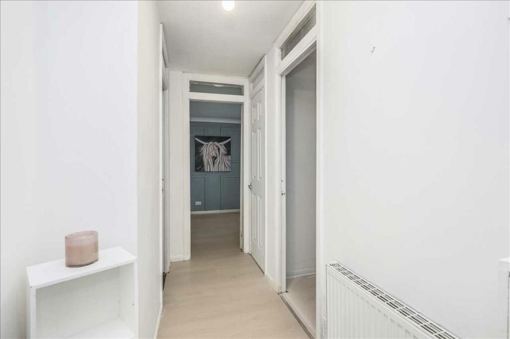 Entrance Hallway (2)