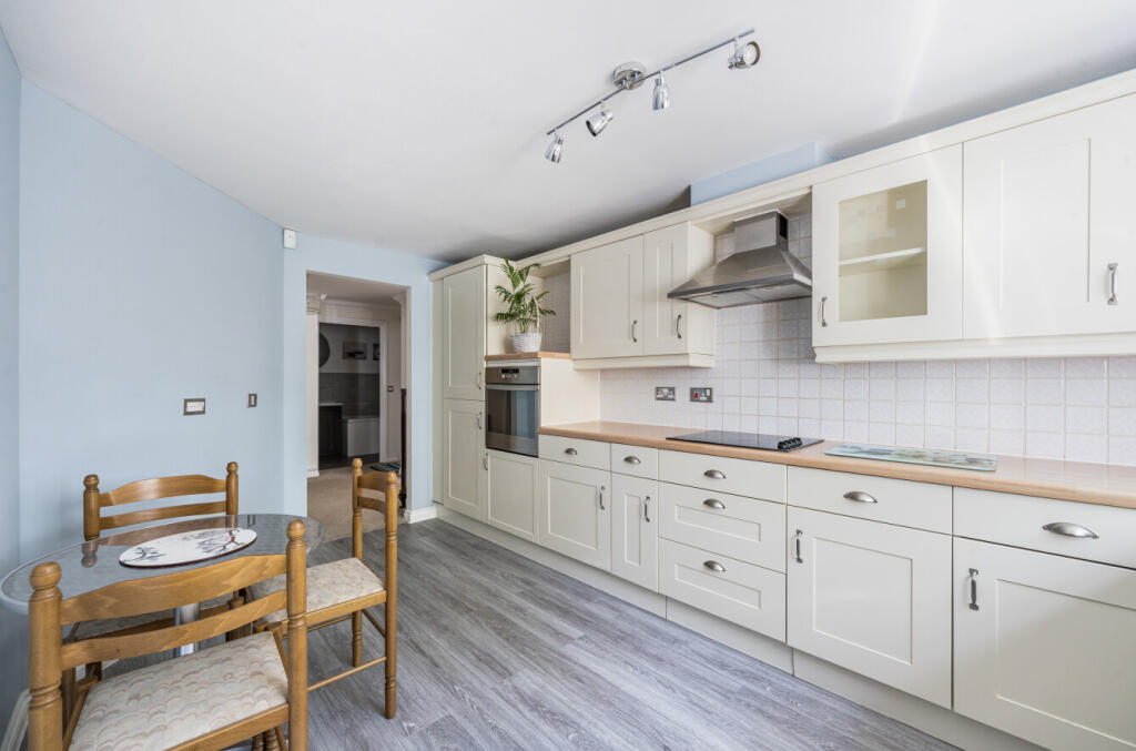 1321454-7-686e332...