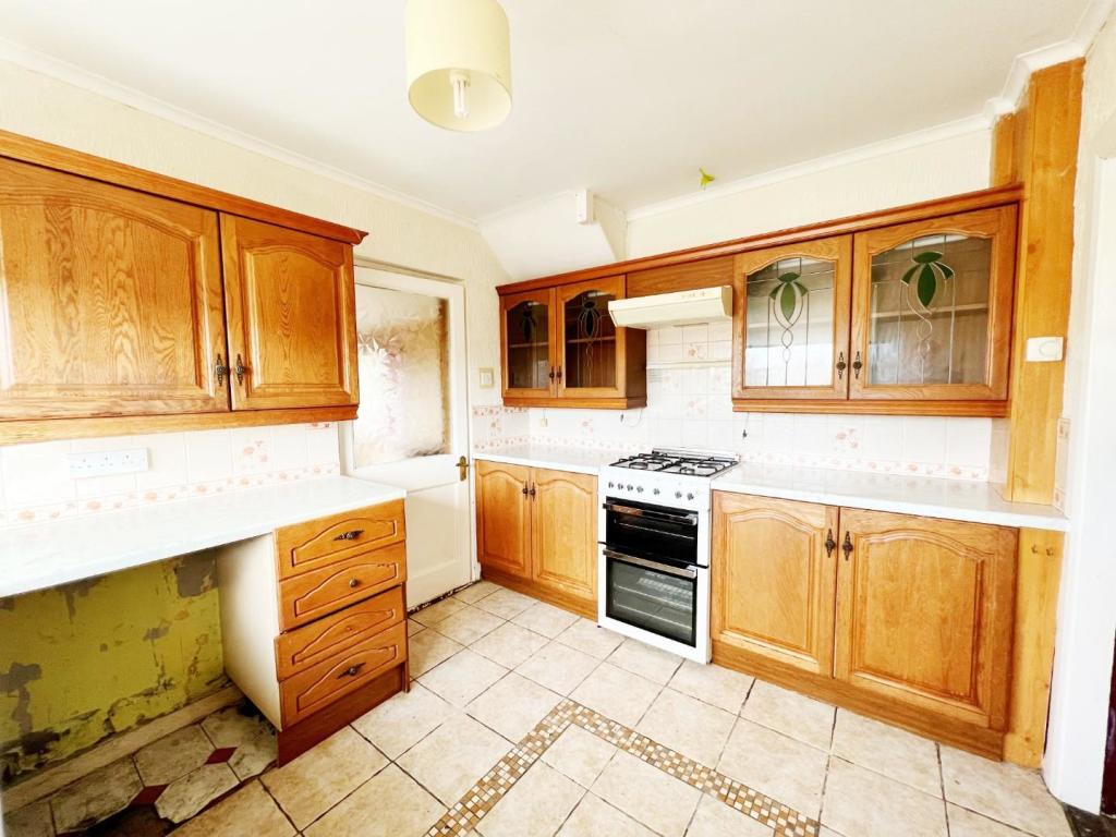 Kitchen pic 2.jpg