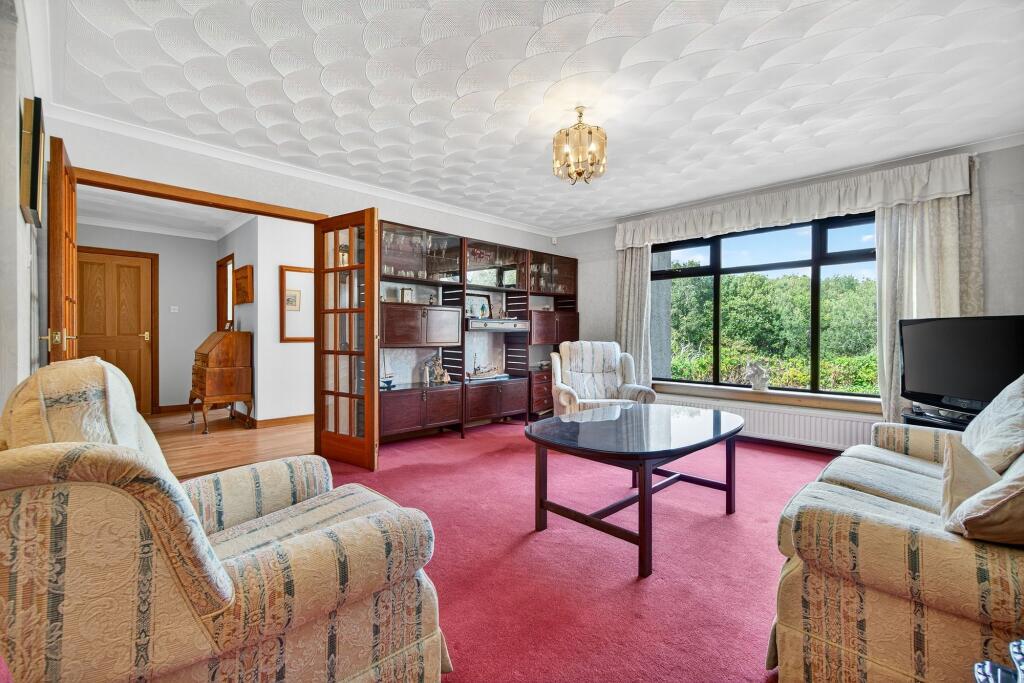 Lounge/ Dining area