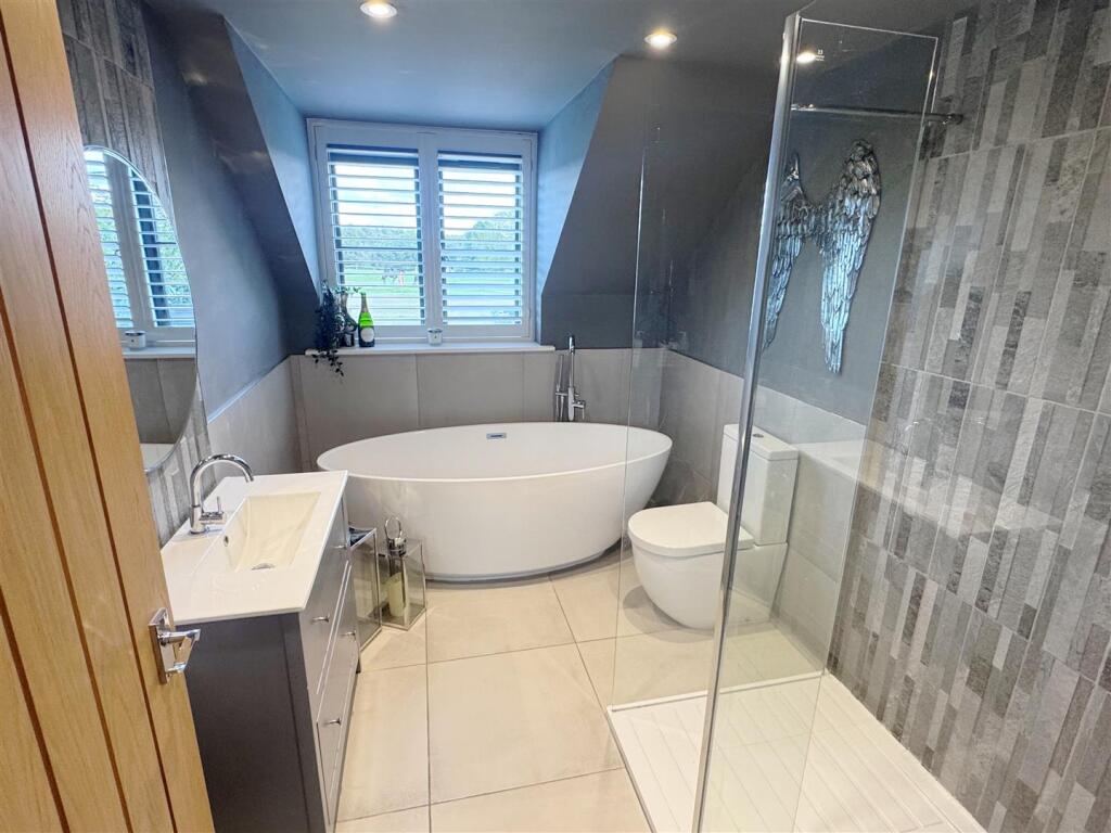 En Suite 1.JPG