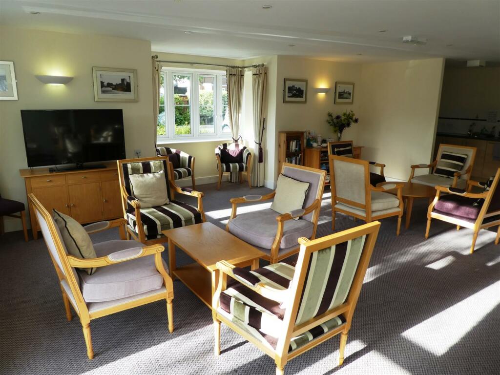 communal lounge1.JPG