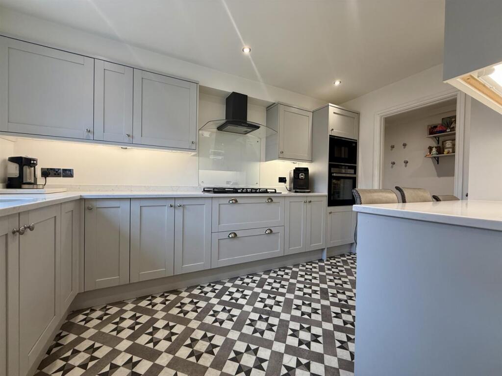 Kitchen1.jpg