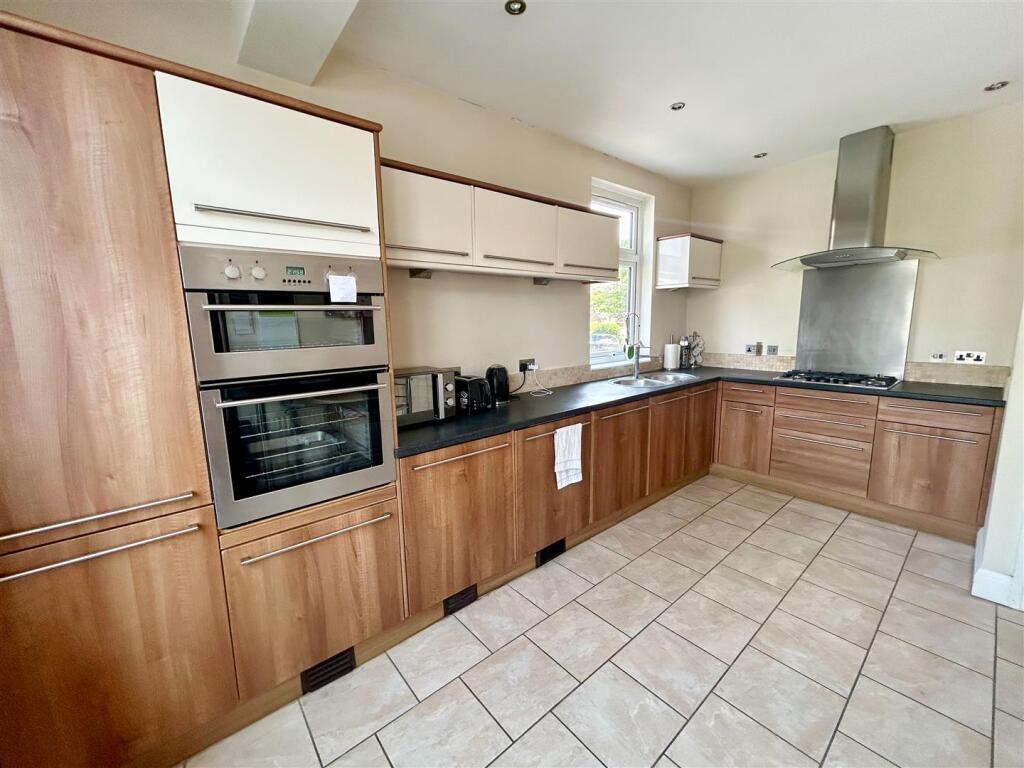 Kitchen breakfast room