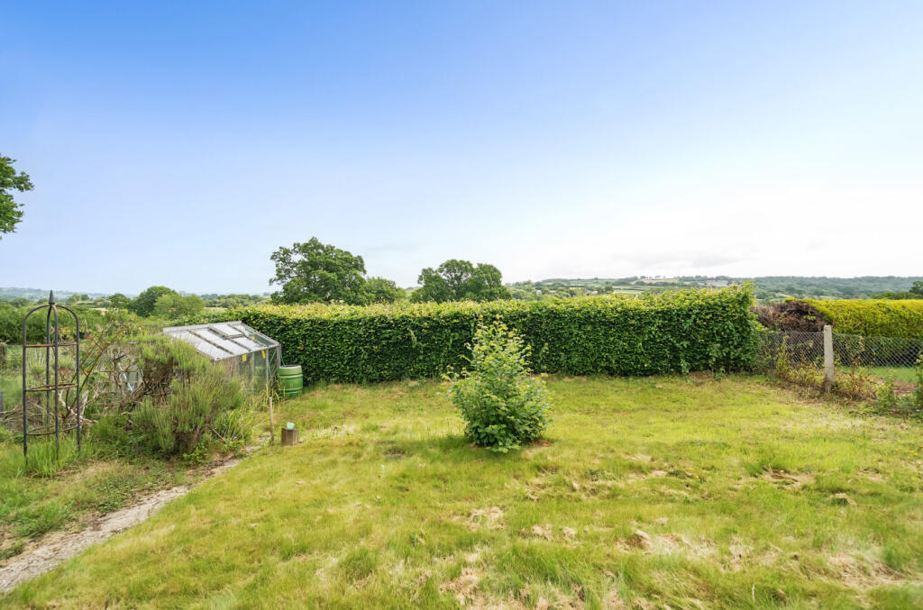 1302979-7-684024b...