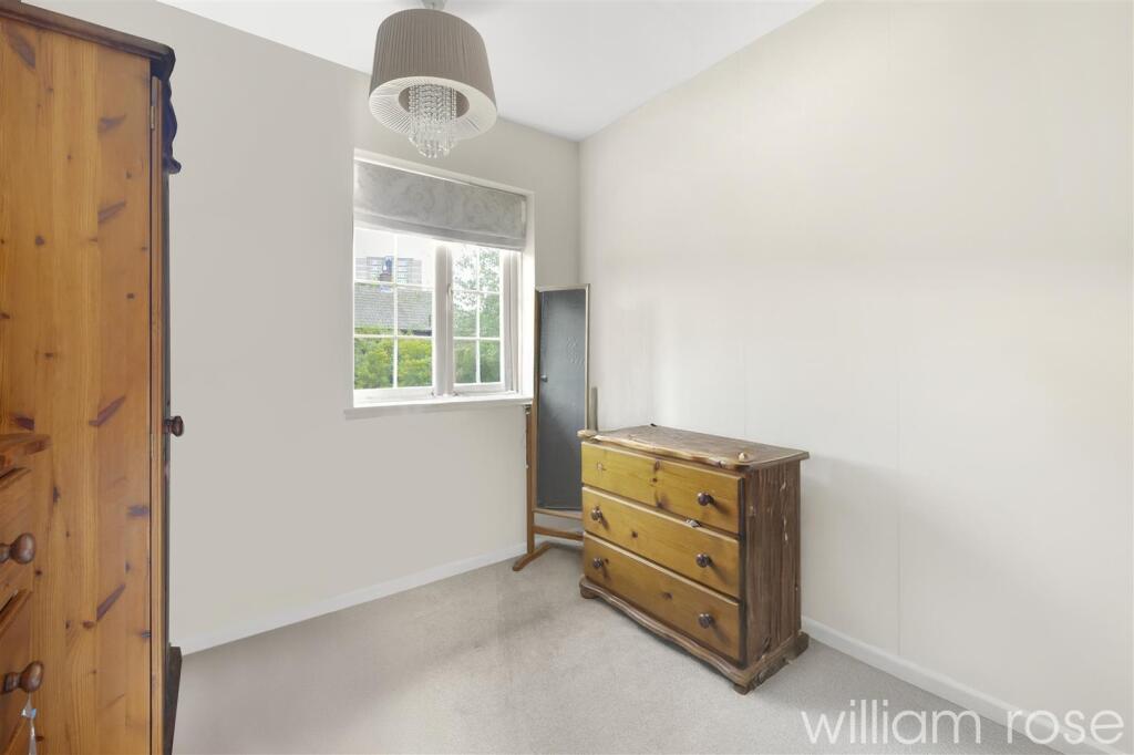 bed-5-Conyers-Close.jpg