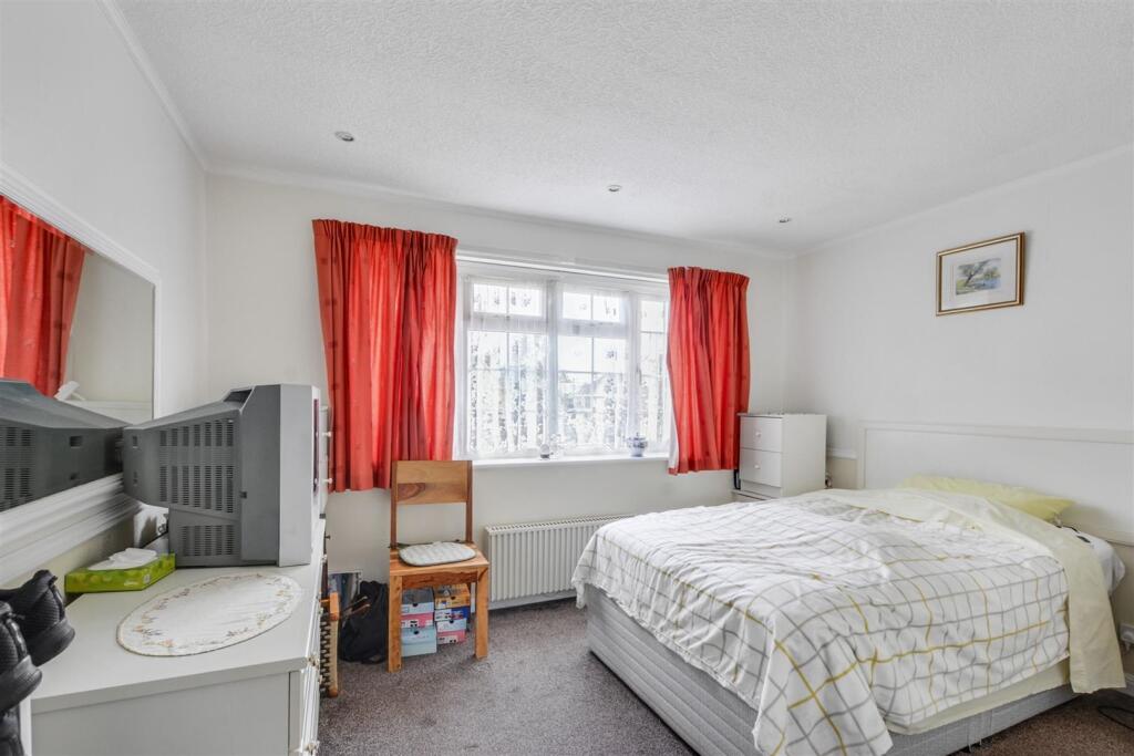 Bedroom 1_1.jpeg