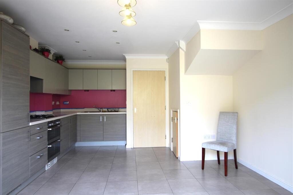 Kitchen 1.JPG