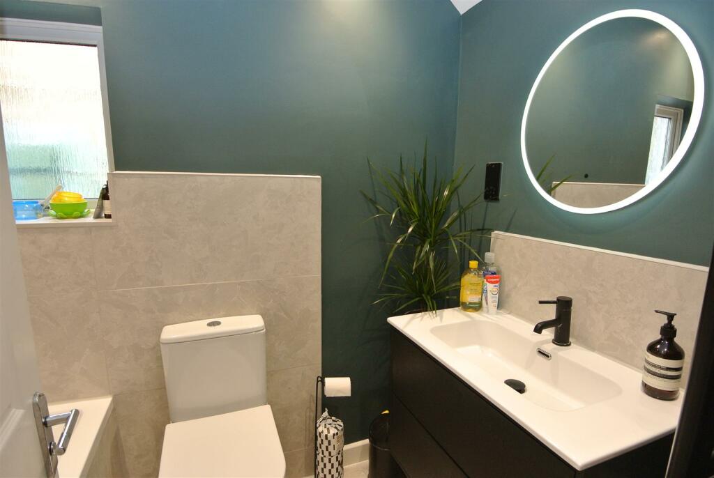 Bathroom 1.JPG