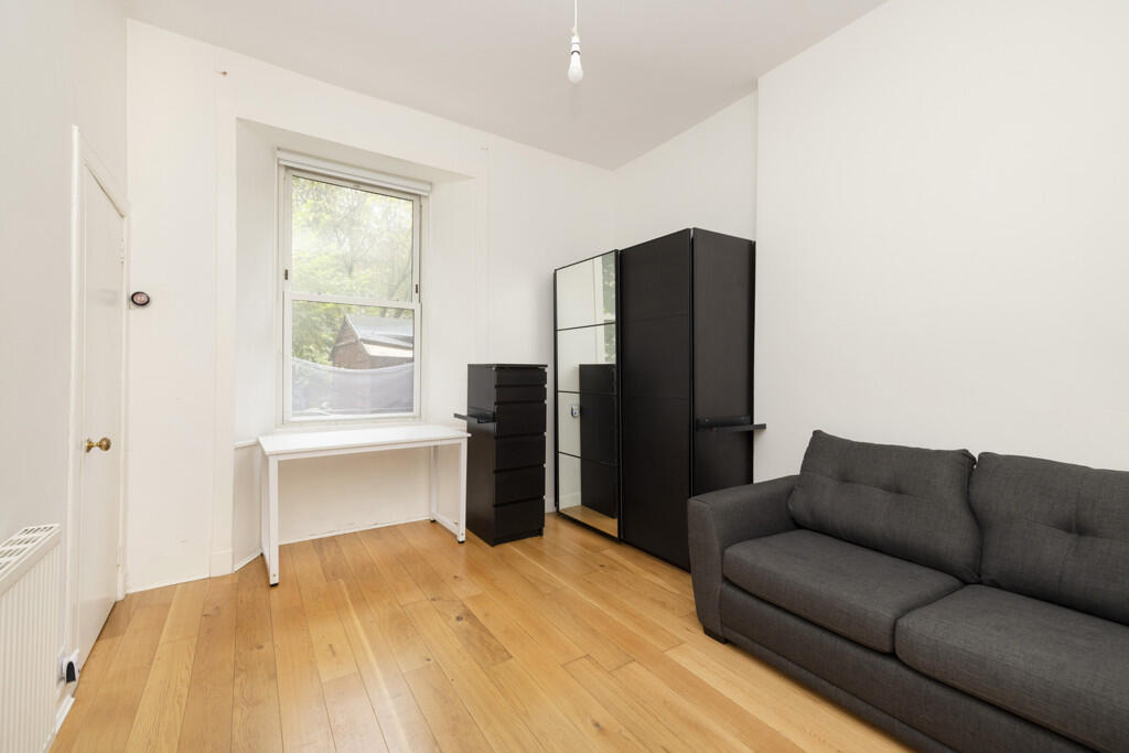 Double Bedroom - 2 (PF2) Drumdryan Street