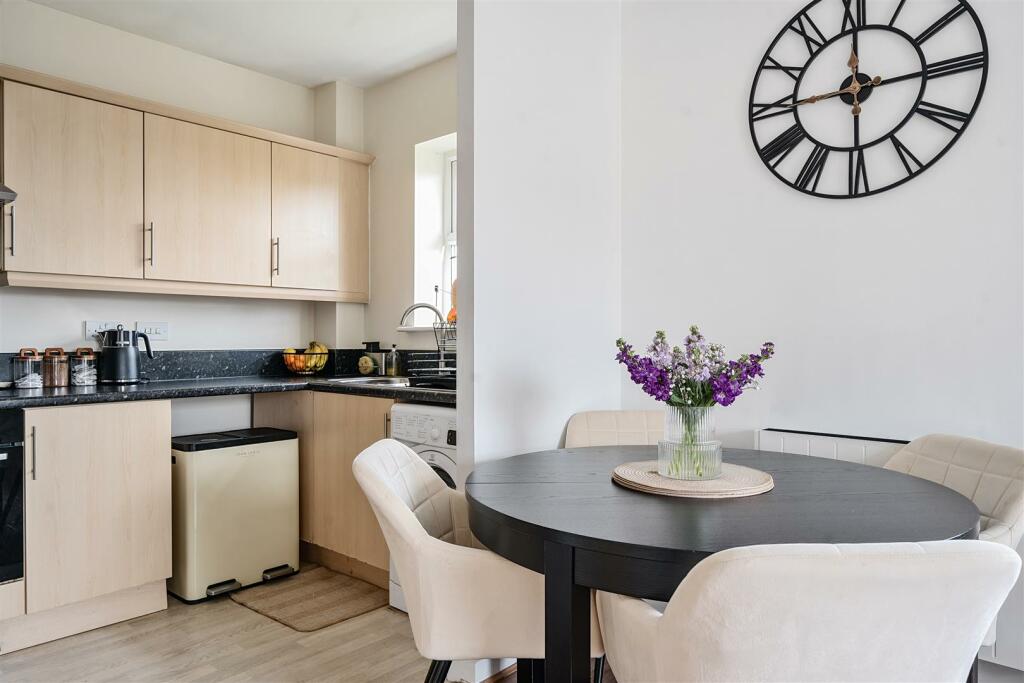 73 Alchester Court, Towcester (18).jpg