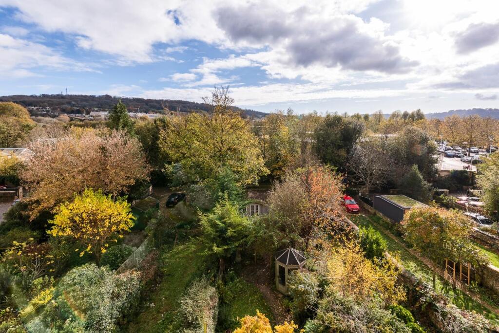 Flat 3, 2 Kensington Place, Bath, BA1 6AW-1.jpg