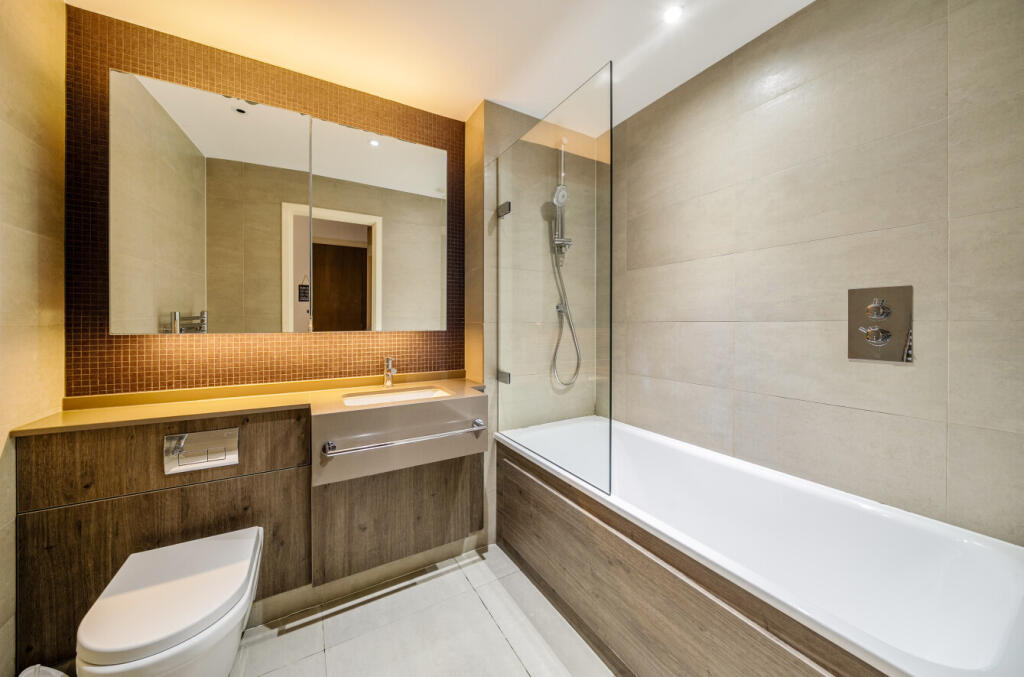 1373521-11-6900a5...