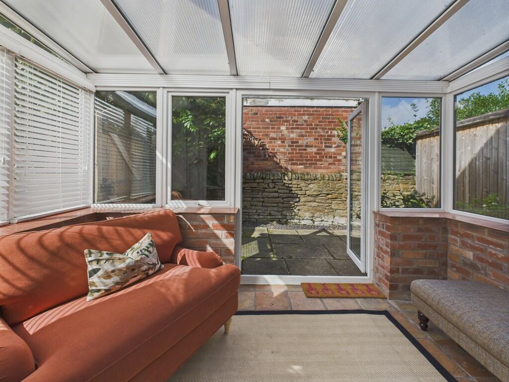 CAM04273G0-PR0157...