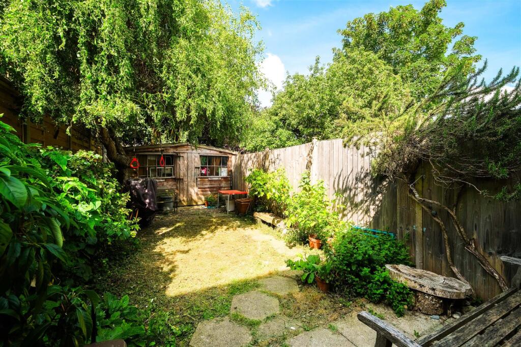 71 Bryon Road-15.jpg