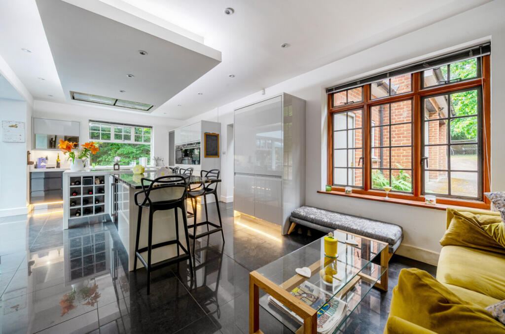 1299450-8-6835a75...