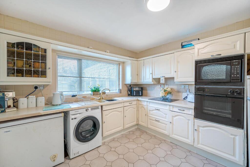 kitchen 1.jpg