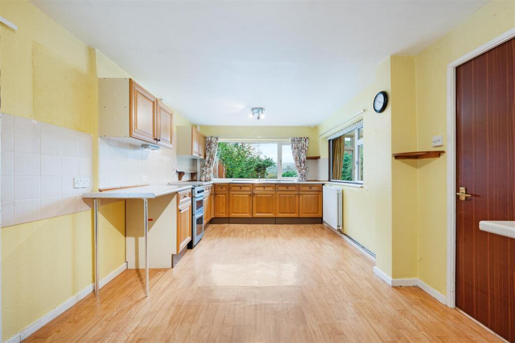 Meadow Way21.jpg