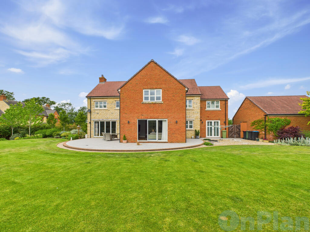 CAM04024G0-PR0028-STILL022