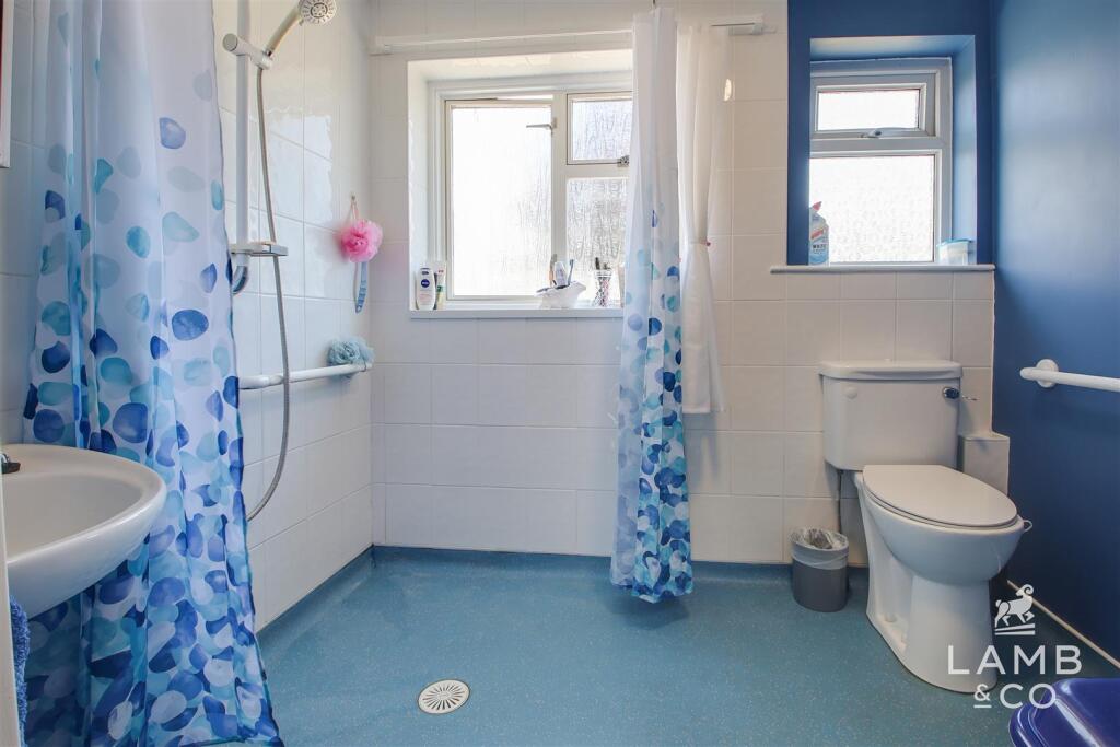 SHOWER ROOM
