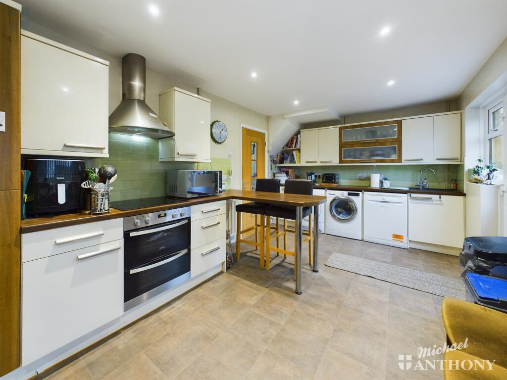 CAM03852G0-PR0159-STILL003