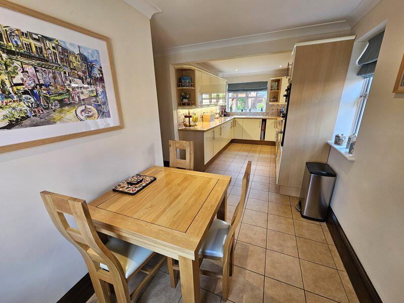 Dining Area - Kitchen