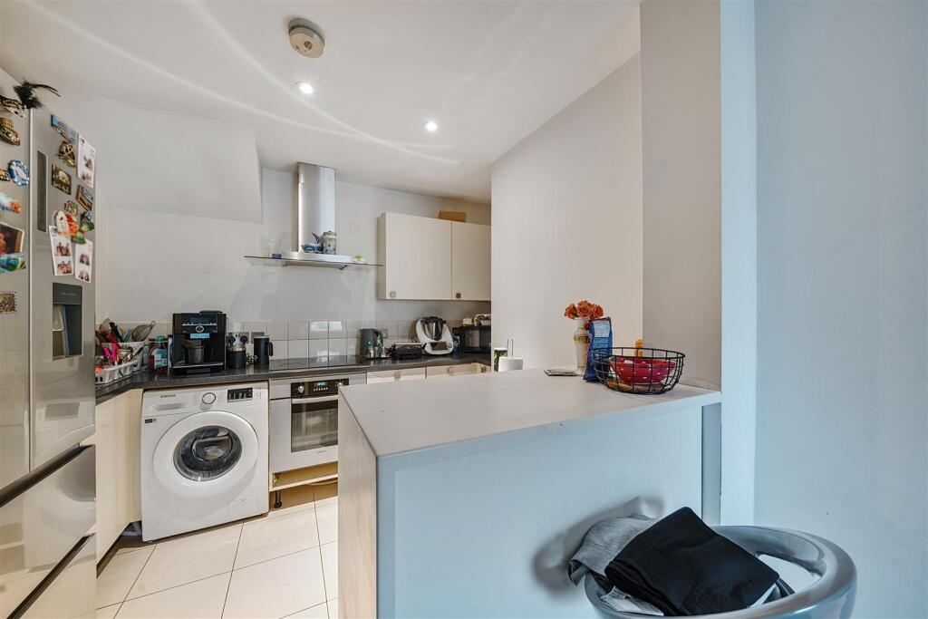 1296150-18-68261c7809482-ARW .jpg