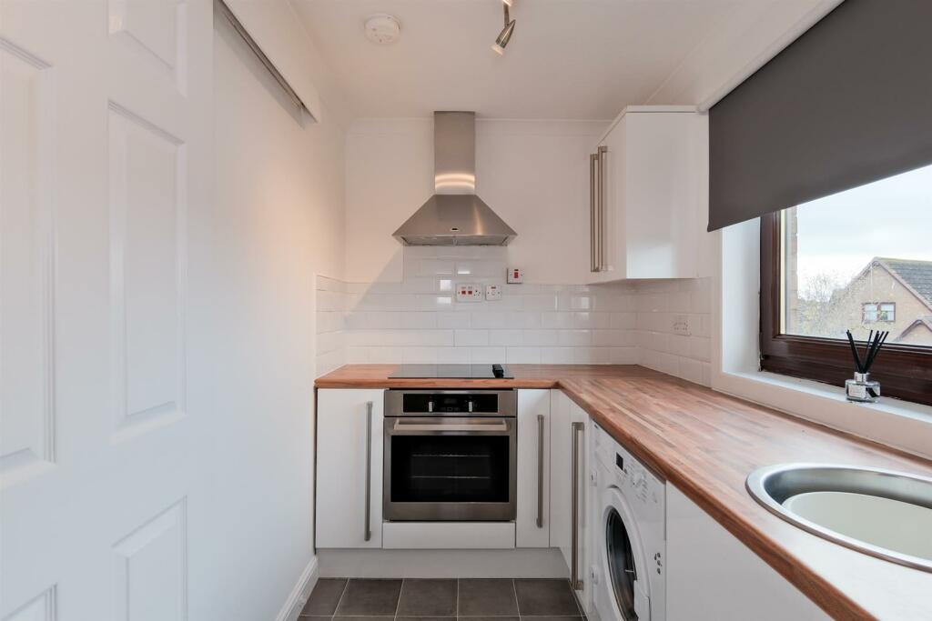 025-16 Hemmingen Court Carluke, ML8 5LX.jpg