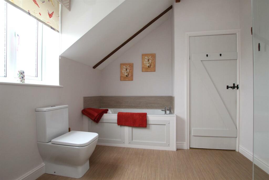 First Floor Bathroom - b.JPG