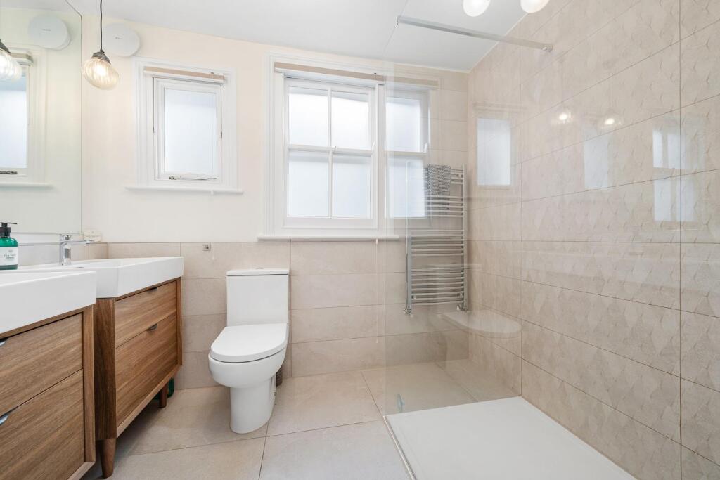 Bathroom 1.JPG
