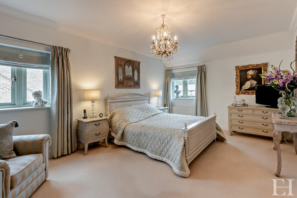8641132-interiorW...