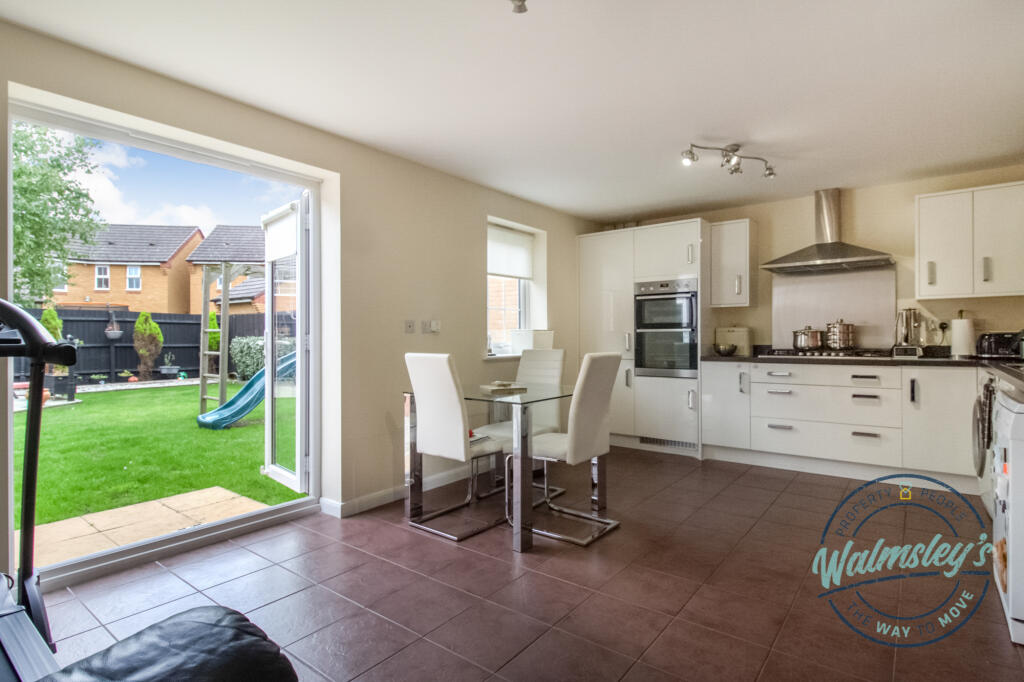 Kitchen dining &amp; family room