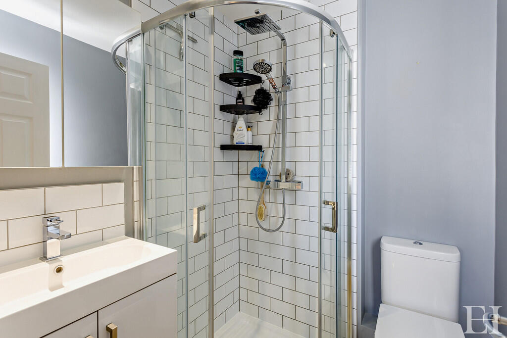 8646478-interiorW...