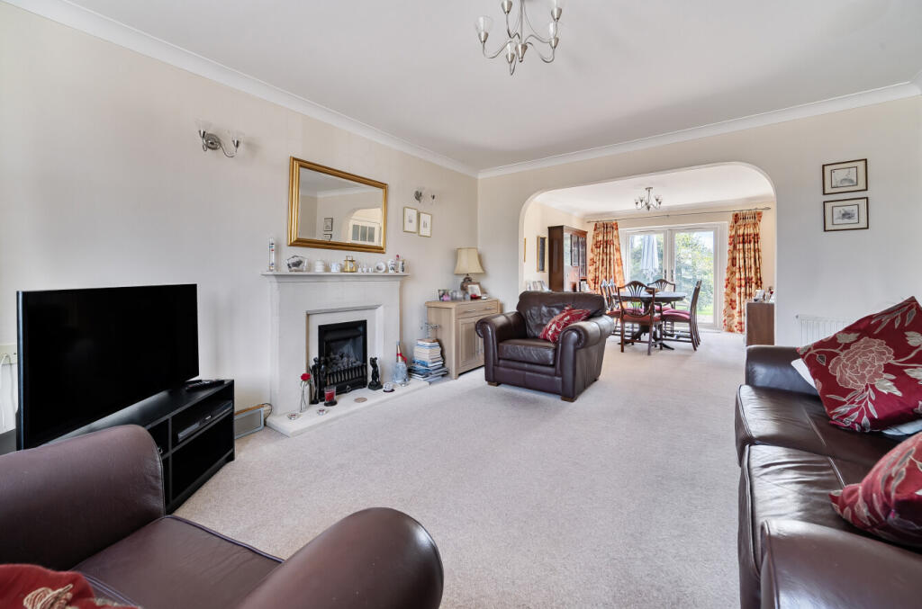 1349721-4-68c2dba...