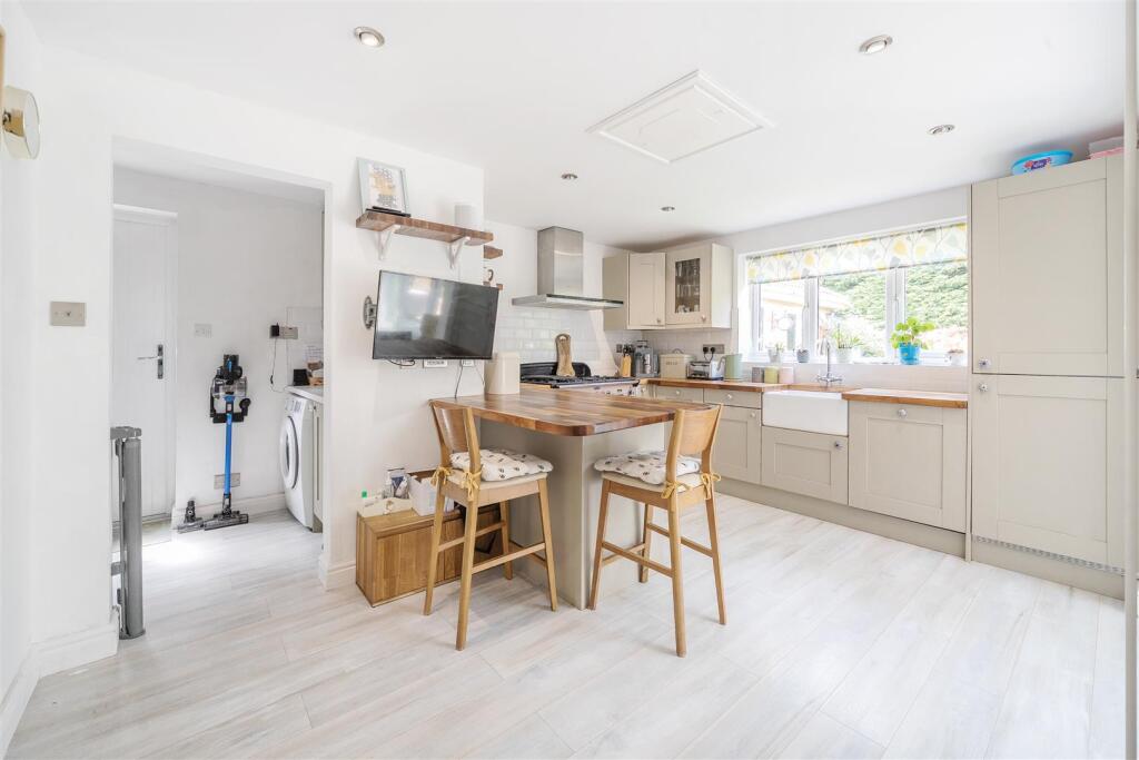 4 Old Oak Drive, Silverstone (11).jpg