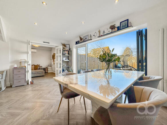 127762agx36390519img130000max656x437