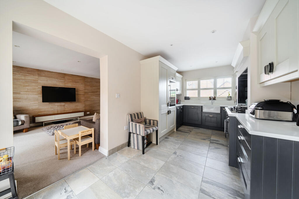 1294126-7-683735b...