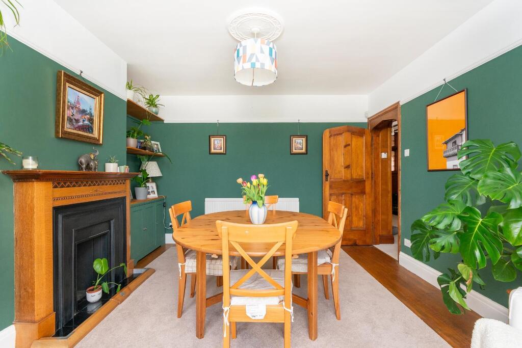 1H0V8HE - Dining Room A.jpg