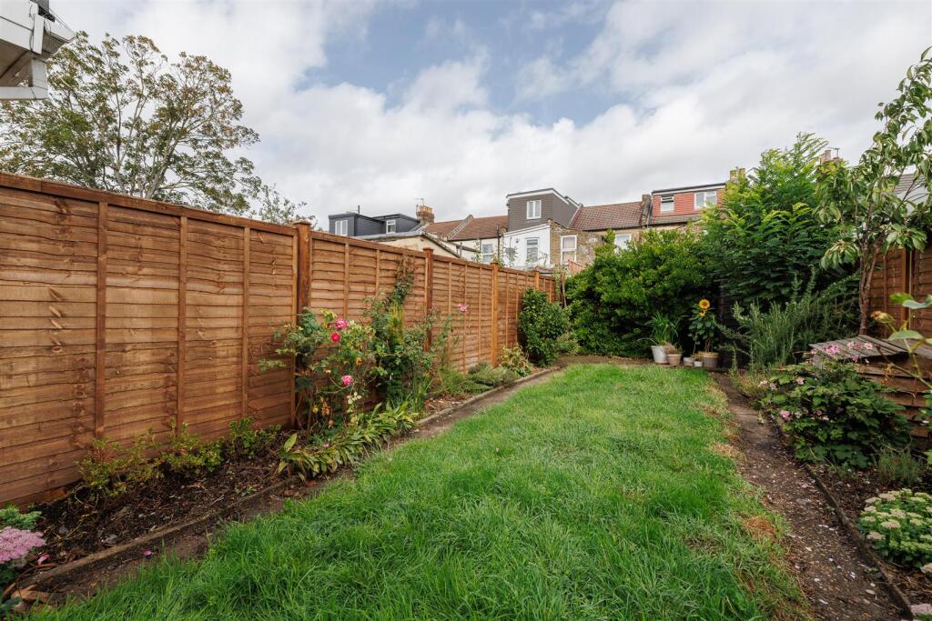 Ruskin Ave, E12