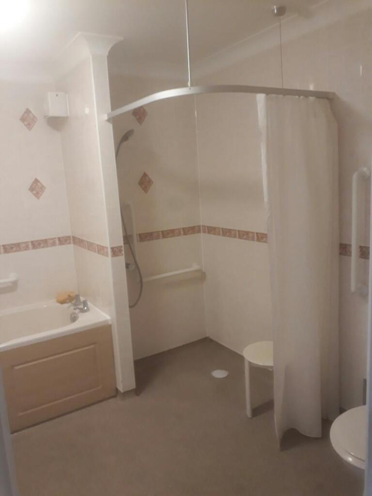 bathroom1.jpg